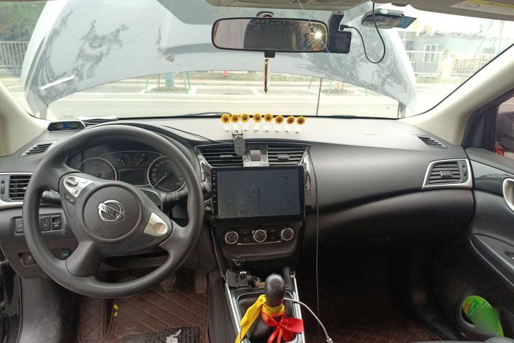 Used Nissan Sylphy 2016 1.6 XL Manual Luxury Edition Center Console