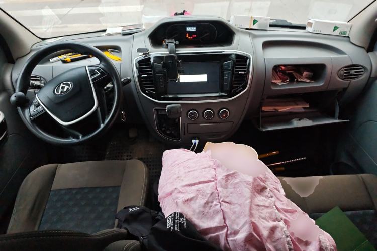 Used SAIC MAXUS Xintu V80 2018 2.5T AMT Aoyuntong Short Wheelbase Mid-Roof 5-6 Seater
