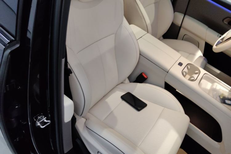 Used Li Auto i6 2025 Model Four-Wheel-Drive Standard Type
