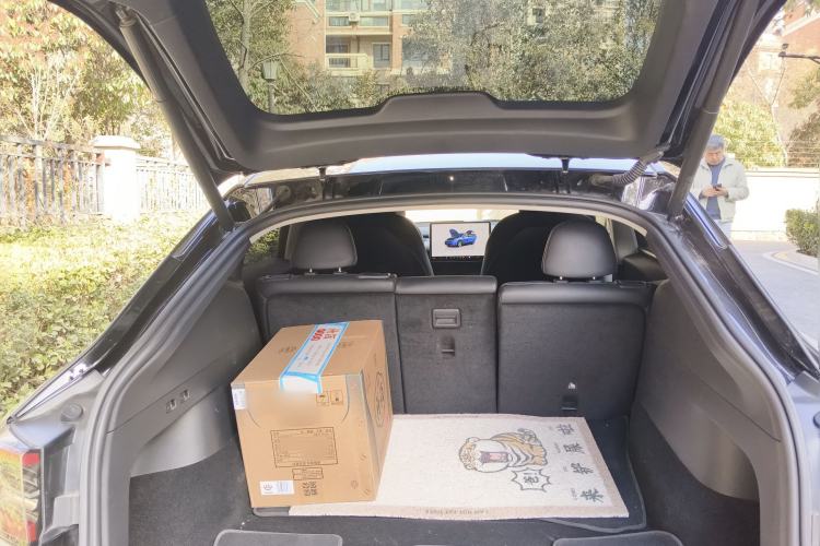 Used Tesla Model Y 2022 Long-Range All-Wheel-Drive Version
