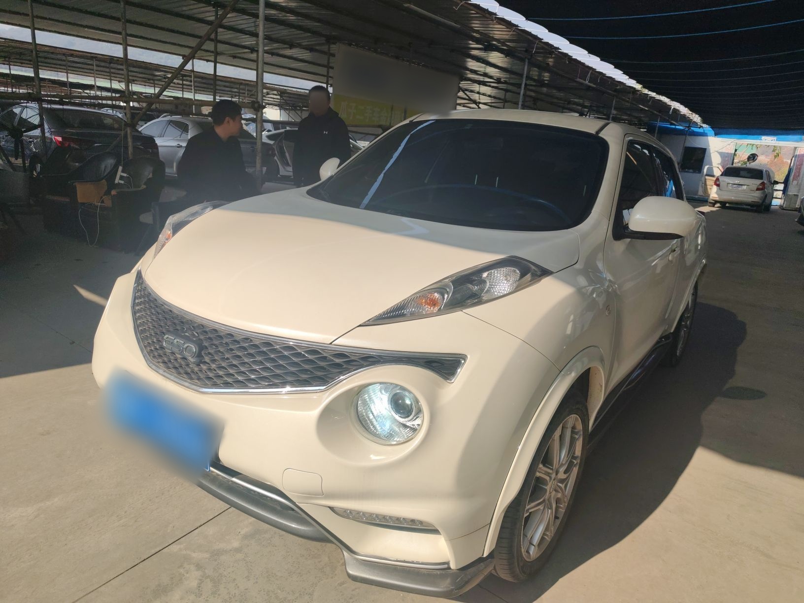 Под передней частью автомобиля