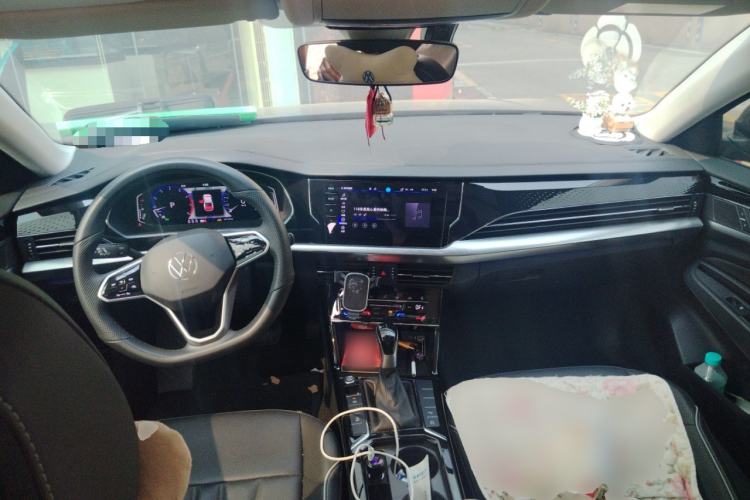 Used Volkswagen Passat 2023 Revised 380TSI Luxury Edition Center Console