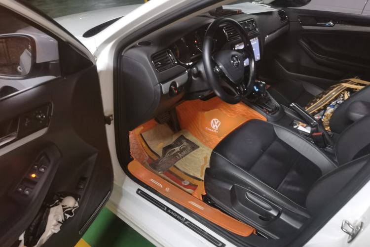 Used Volkswagen Sagitar 2017 230TSI Automatic Comfort Version Driver Seat