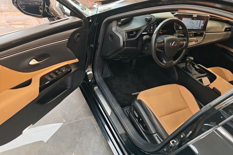 Used Lexus ES 2022 200 Excellence Edition
