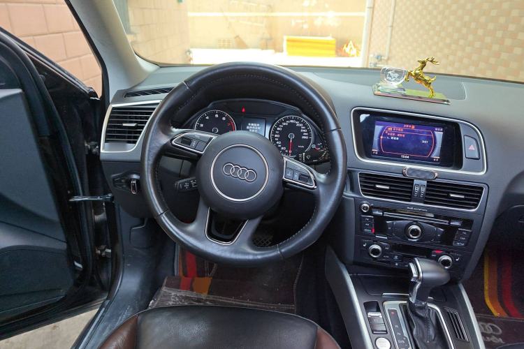 Used Audi Q5 2018 Collector's Edition 40 TFSI Technology Model
