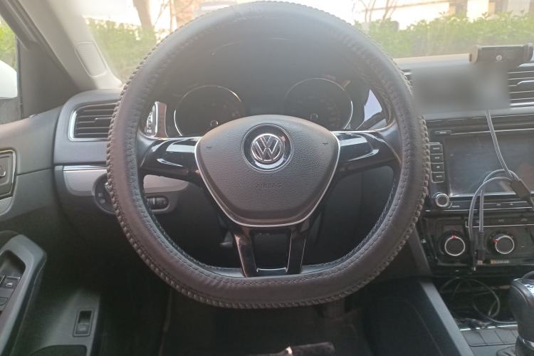 Used Volkswagen Sagitar 2015 1.6L Automatic Comfort Model Steering Wheel