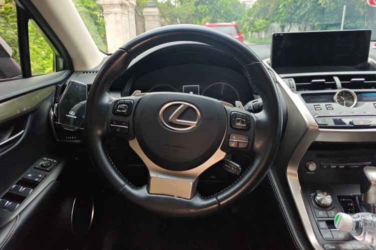 Used Lexus NX 2018 300h Front-Wheel-Drive FENGSHANG Version China V Emission Standard Steering Wheel