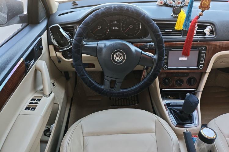 Used Volkswagen Lavida 2013 1.6L Manual Fashion Edition Steering Wheel