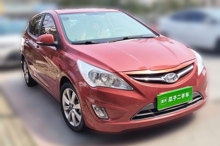 Used Hyundai Verna (older generation) 2011 Hatchback 1.4L Automatic Luxury GLS Model Front Right 45 Deg