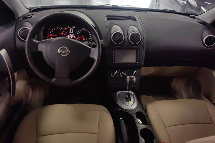 Used Nissan Qashqai 2011 2.0 XL Fire CVT 2WD Center Console