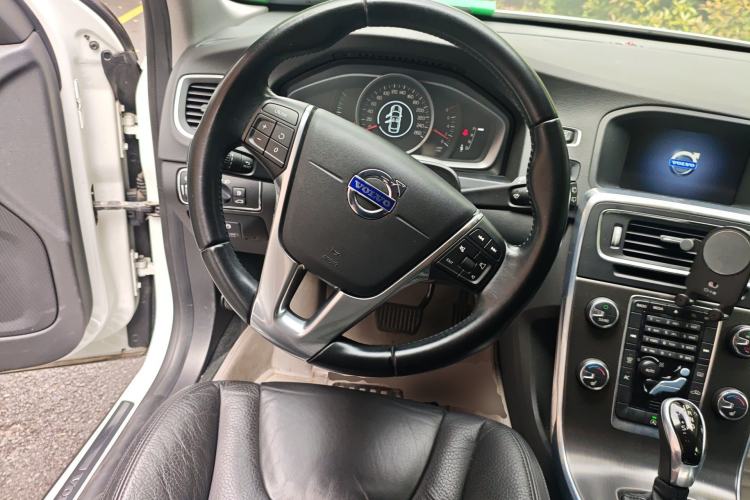 Used Volvo V60 2014 T5 Zhiyi Edition Steering Wheel