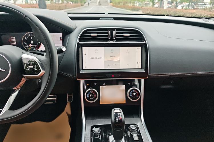 Used Jaguar XEL 2023 2.0T 250 PS R-DYNAMIC S Advanced Sport Edition Audio And AC Panel