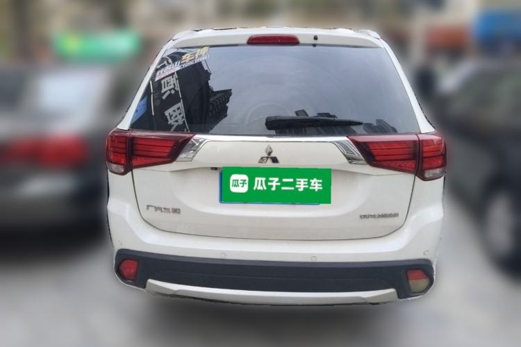 Used Mitsubishi Outlander 2017 2.0L Two-Wheel Drive Glory Edition 5 Seats Rear