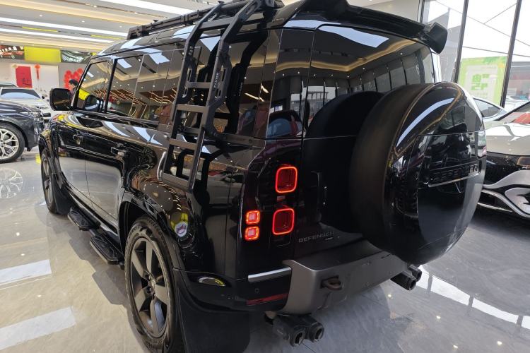 Used Land Rover Defender 2023 Facelift 110 3.0T P400 X-DYNAMIC HSE Rear Left 45 Deg