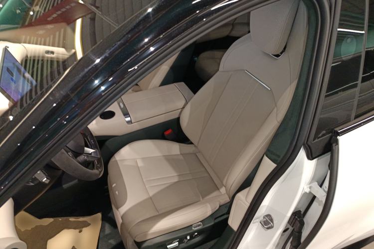 Used Xiaomi Auto YU7 2025 Ultra-Long Range High-Performance All-Wheel-Drive Max Edition
