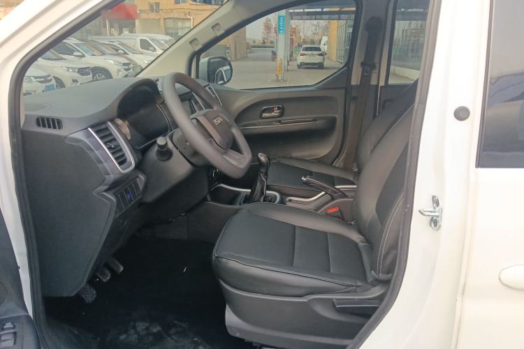 Used Jinbei Gold Hiace M Classic 2024 1.5L Travel Lion Passenger Van 6 Seats