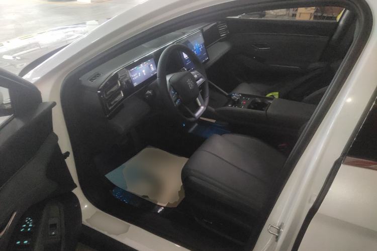 Used BYD Qin L 2025 DM-i Smart Drive 120KM Leading Model
