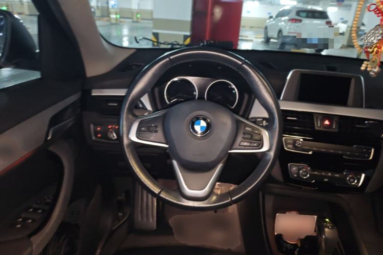 Used BMW X1 2018 sDrive20Li Leading Model Steering Wheel