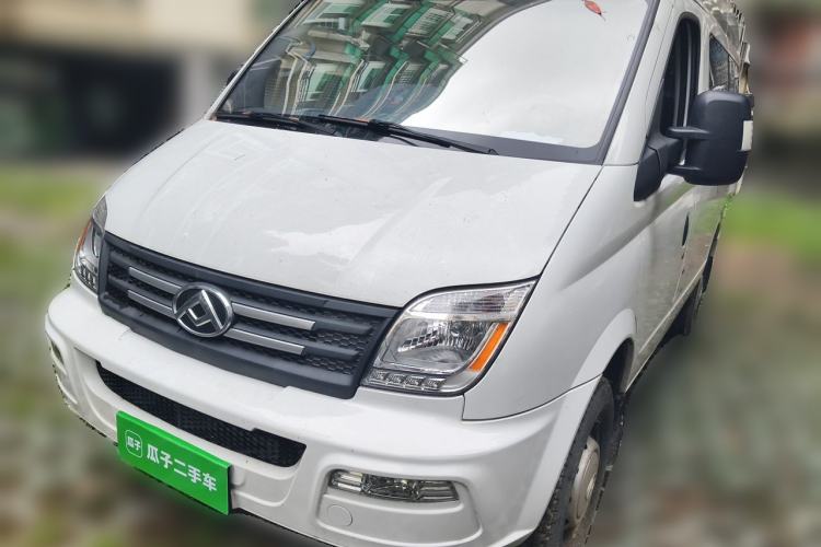 Used SAIC MAXUS Xintu V80 2023 2.0T Manual Classic Aoyuntong Short Wheelbase Mid-Roof 5/6-Seater
