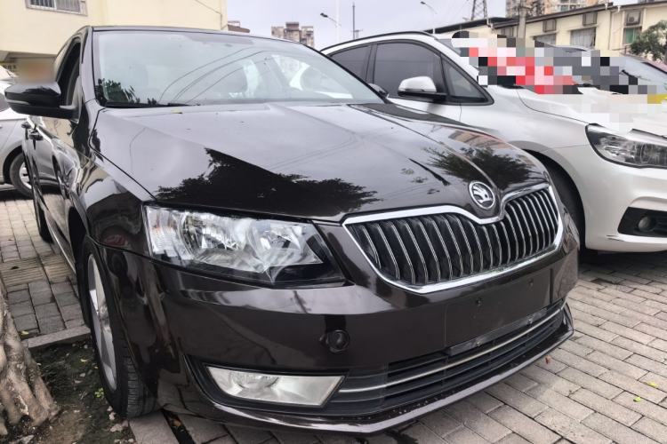Used Skoda Octavia 2015 1.6L Automatic Yijun Edition Front Right 45 Deg