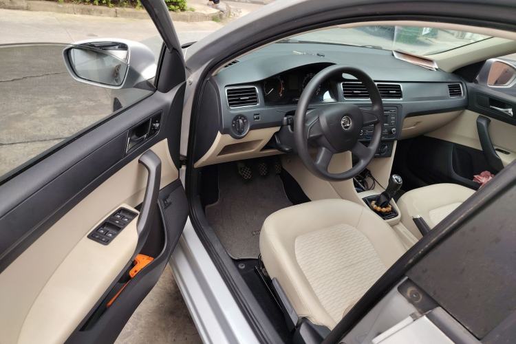 Used Skoda Rapid 2013 1.6L Manual Smart Selection Model