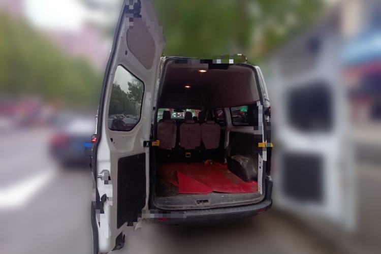 Used Ford Transit 2017 2.0T Diesel Multi-Purpose Commercial Vehicle Mid-Drive Mid-Roof China IV Standard
