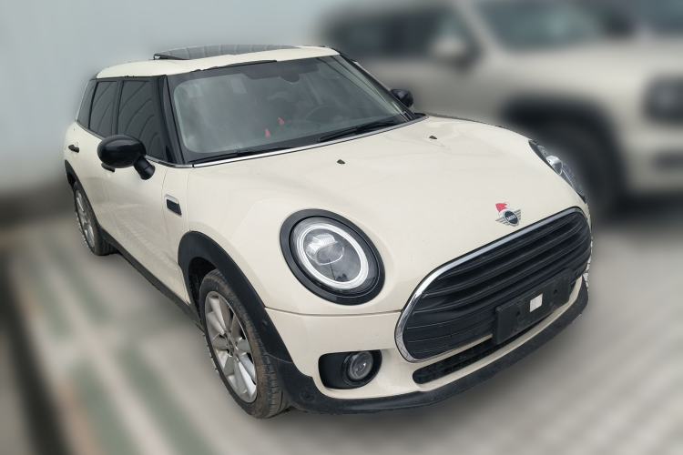 Used MINI Clubman 2019 1.5T ONE Front Right 45 Deg