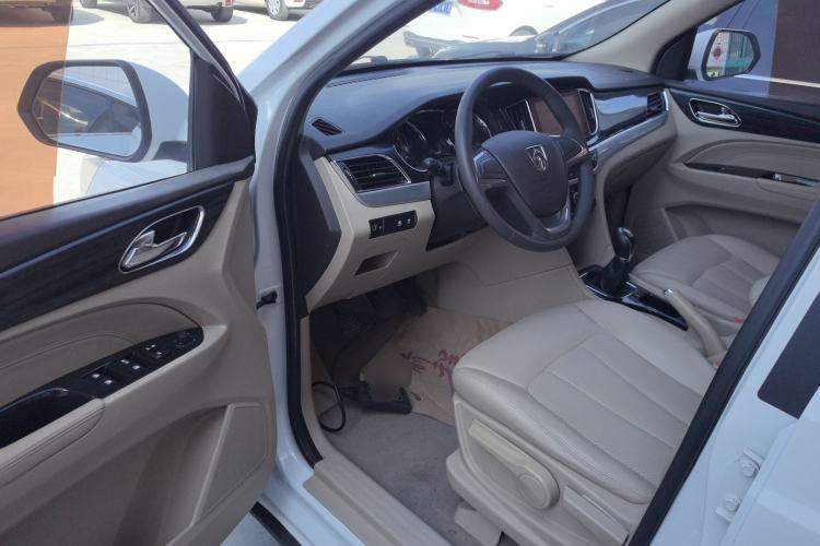 Used Baojun 730 2016 1.5L Manual Comfort Version 7 Seats China V Emission Standard Driver Seat