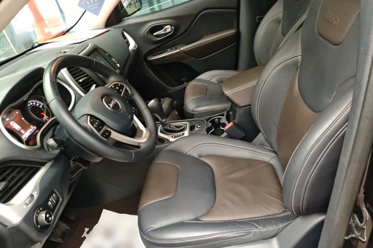 Used Jeep Cherokee 2017 2.0L Superior Edition