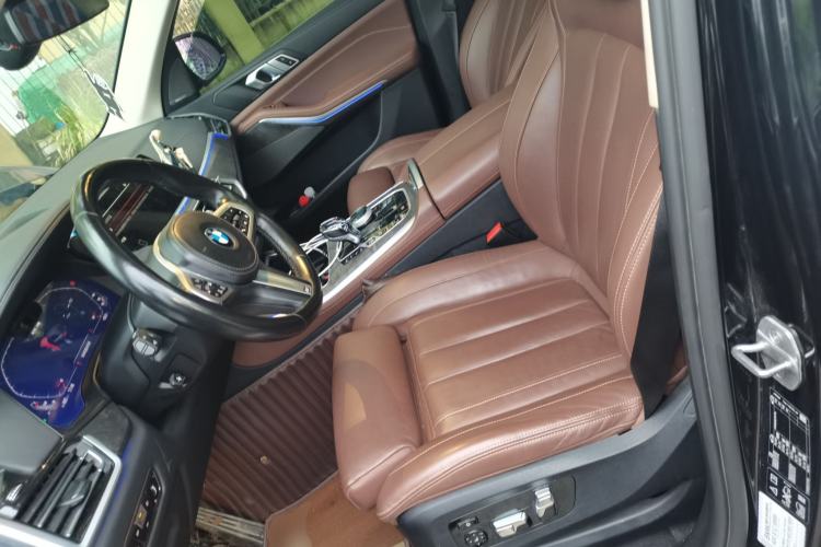 Used BMW X5 2021 Restyled xDrive40i Luxury Version M Sport Package Left Front Seat