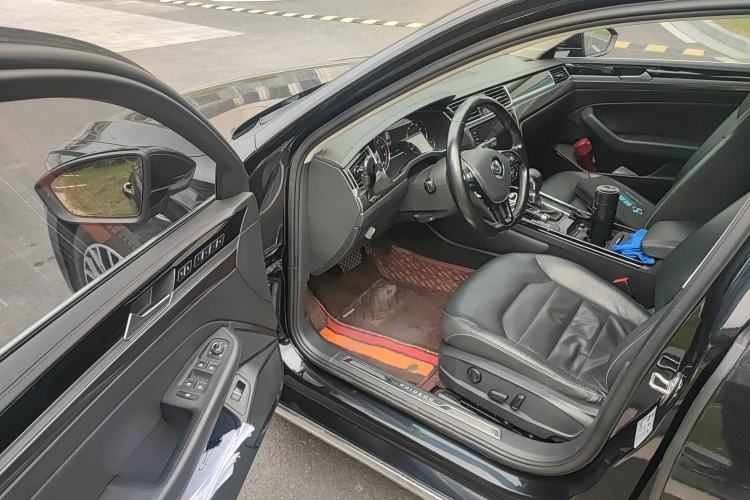 Used Volkswagen Phideon 2019 380TSI Two-Wheel Drive Business Edition China VI Standard
