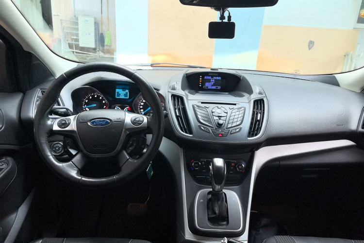 Used Ford Kuga 2013 1.6L GTDi Two-Wheel-Drive Trend Model Center Console