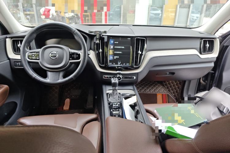 Used Volvo XC60 2018 T5 4x4 Zhiya Luxury Edition Center Console