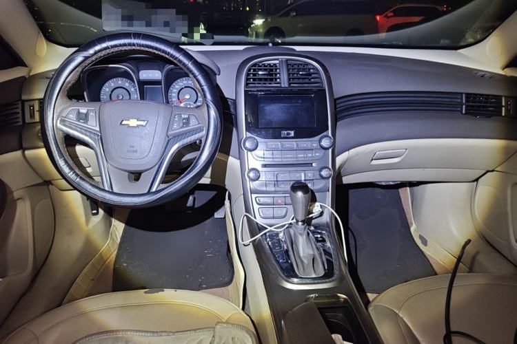 Used Chevrolet Malibu 2014 2.4L Automatic Luxury Edition Center Console