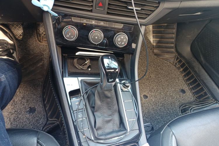 Used Volkswagen Sagitar 2019 200TSI DSG Comfort Version China VI Standard Gear Lever