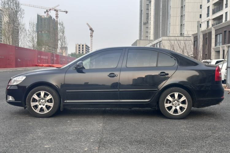 Used Skoda Octavia 2015 Classic Model 1.6L Manual Eado Version
