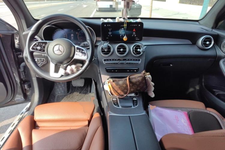 Used Mercedes-Benz GLC Coupe 2022 Refreshed GLC 300 4MATIC Coupe SUV Center Console