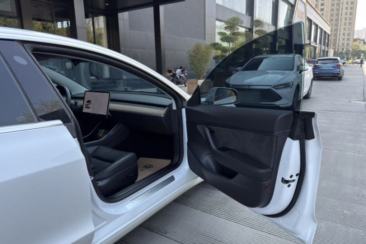 Used Tesla Model 3 2019 Standard Range Rear-Drive Upgraded Version Interior 11