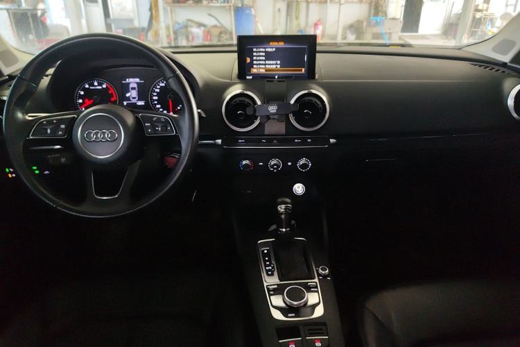 Used Audi A3 2020 Limousine 35 TFSI Fashion Edition China VI Emission Standard Center Console