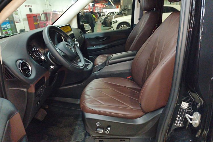 Used Mercedes-Benz Vito 2023 2.0T Elite Version 7 Seats Left Front Seat