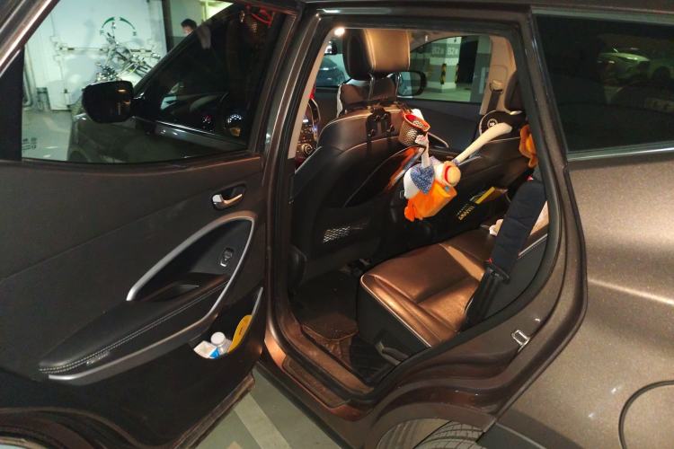 Used Hyundai Santa Fe 2017 2.0T Automatic All-Wheel Drive Smart 7-Seater Left Rear Seat