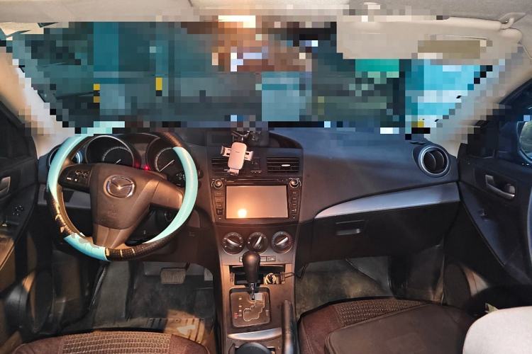 Used Mazda 3 2013 Hatchback 1.6L Automatic Elite Model Center Console