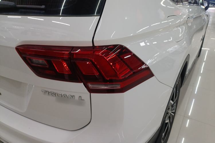 Used Volkswagen Tiguan L 2019 Revised 330TSI Automatic Two-Wheel Drive Smart & Luxury Edition China VI Standard Right Rear Taillight