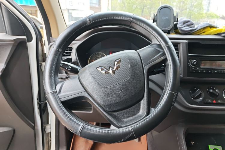 Used Wuling Hongguang V 2021 1.5L Jingqu Version LAR Steering Wheel