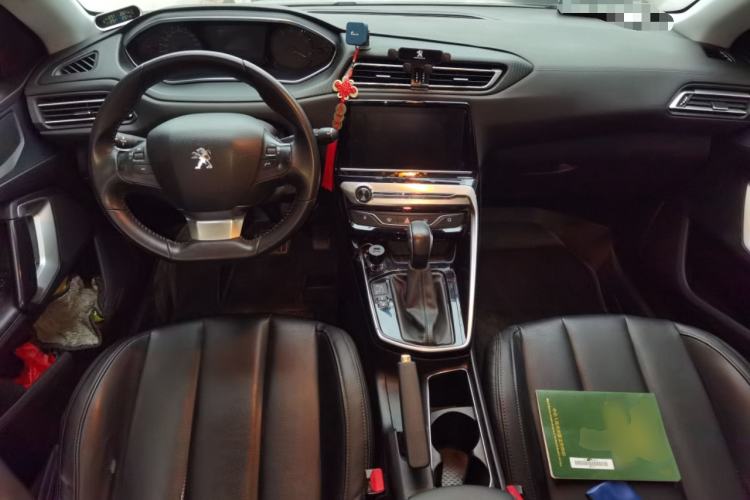 Used Peugeot 308 2018 1.6L Automatic Luxury Edition Center Console