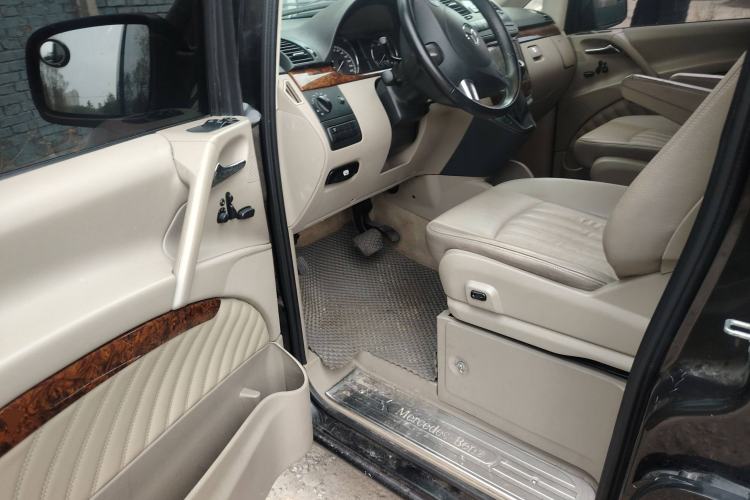 Used Mercedes-Benz Viano 2013 3.0L Navigator Edition