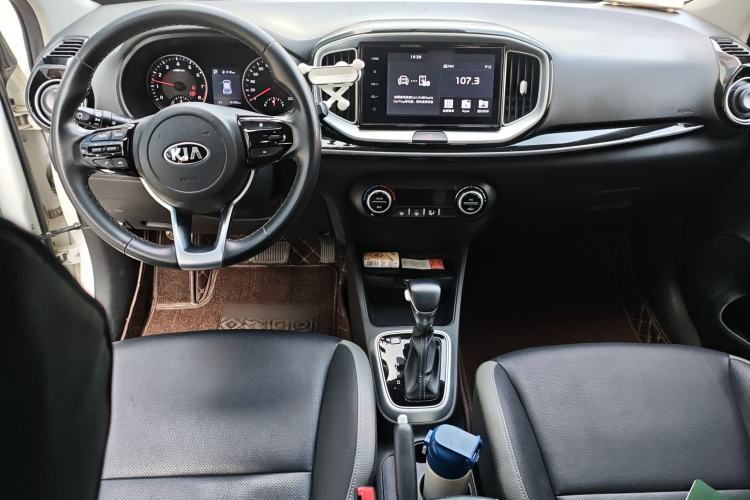 Used Kia kx1 Stonic 2019 1.4L Automatic Fun Edition China VI Center Console