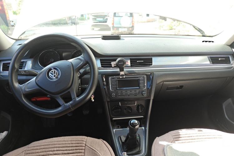 Used Volkswagen Bora 2016 1.6L Manual Fashion Edition Center Console