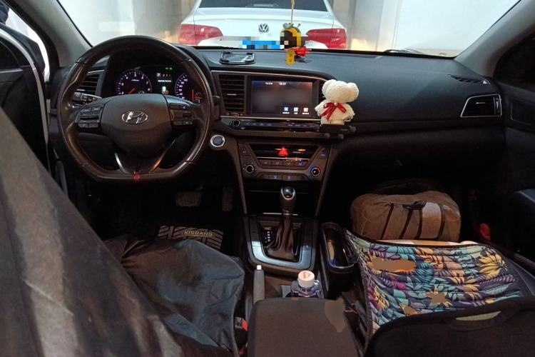 Used Hyundai Elantra (6th Generation / Lingdong) 2018 1.4T Dual-Clutch Xuan Dong · Dynamic Edition Center Console