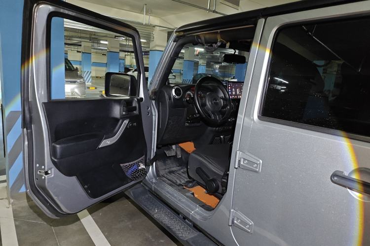 Used Jeep Wrangler 2014 3.0L Sahara Four-Door Edition